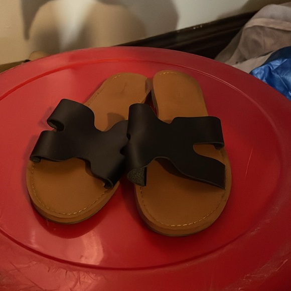 Sandals - Picture 2 of 3